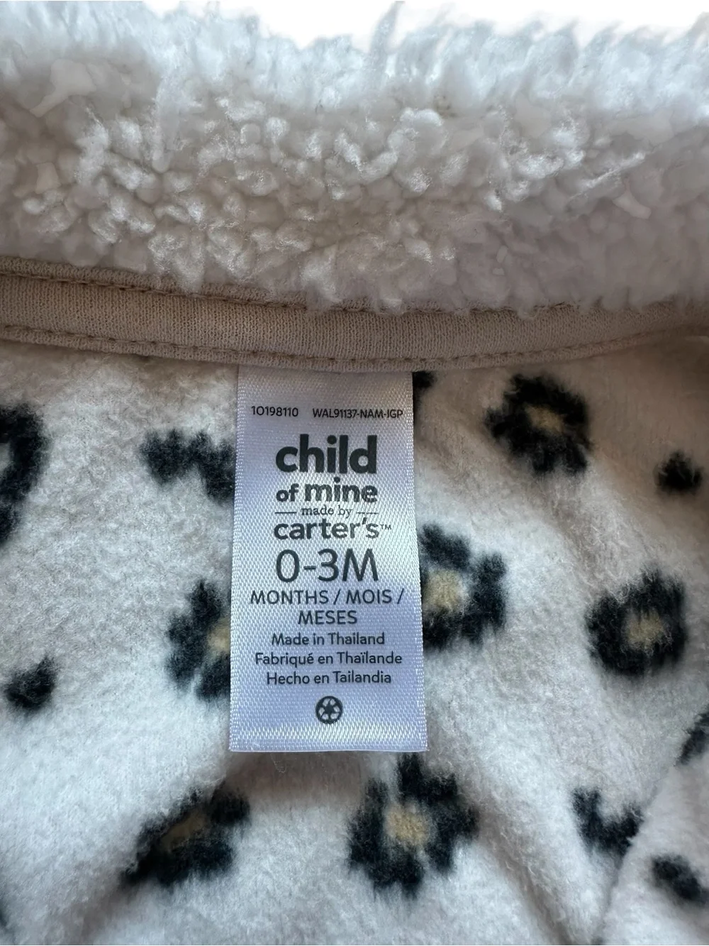 Carter’s/ Child of mine 4 piece baby girl outfit lot Size: 0-3 months